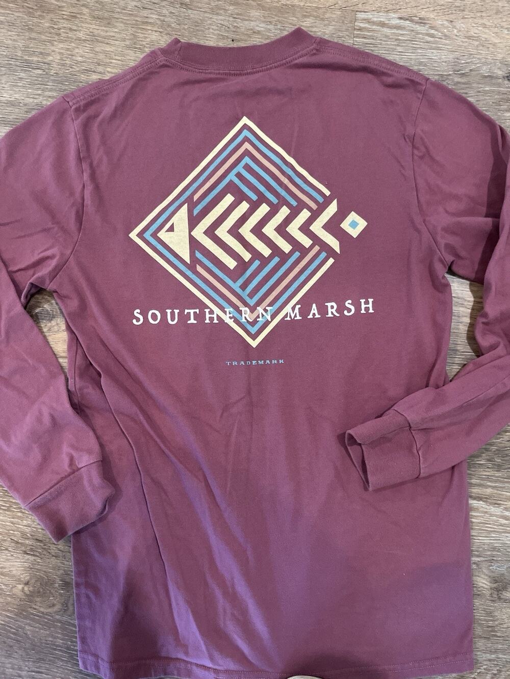 Southern Marsh Long Sleeve Pocket T Shirt Burgundy Graphic Back Size Small